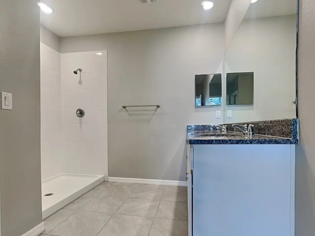 Building Photo - 5353 Arlington River Dr.