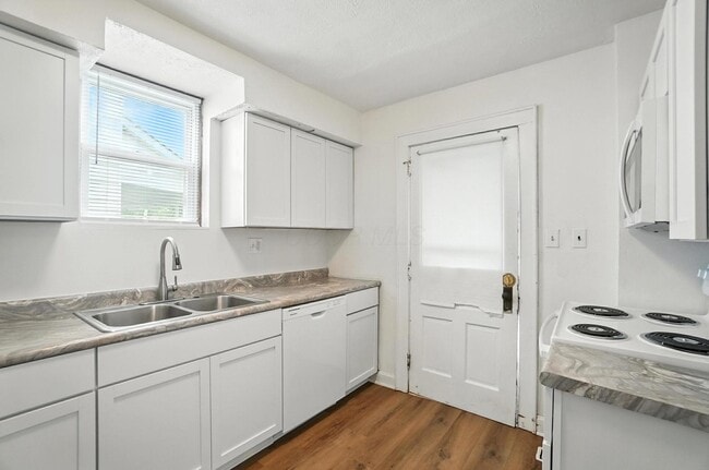 Building Photo - 825 S Terrace Ave
