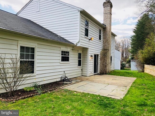 Building Photo - 15860 Montview Dr