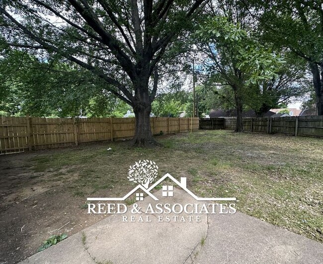 Building Photo - Spacious: 3 Bedroom in Bartlett!
