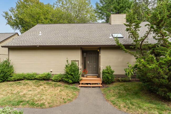 Building Photo - 11 Copper Hill Dr