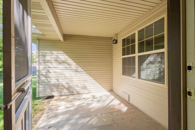 Building Photo - NEW LUXURY DUPLEX in the sought-after Sout...