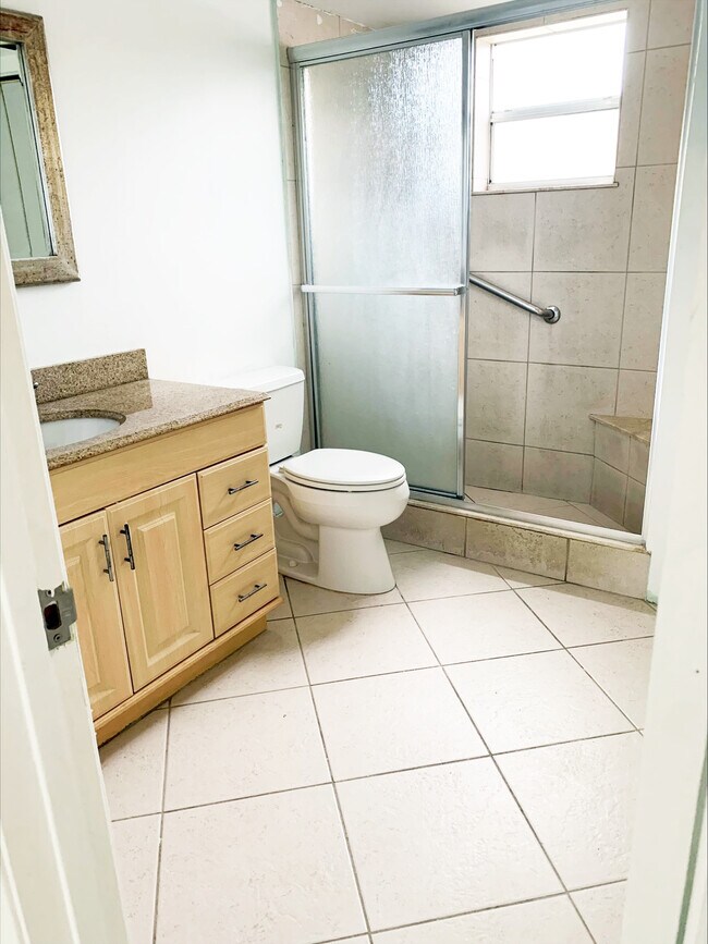 Building Photo - 508 Gardens Dr