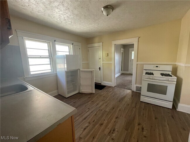 Building Photo - 843 Rondel Rd