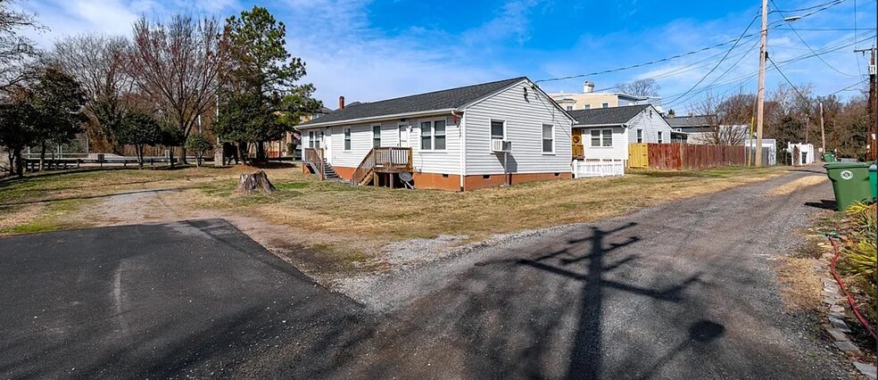 Building Photo - 1603 Monteiro Ave