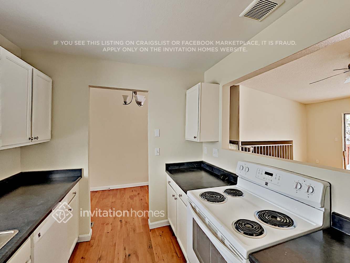 Building Photo - 5840 S Perth Pl