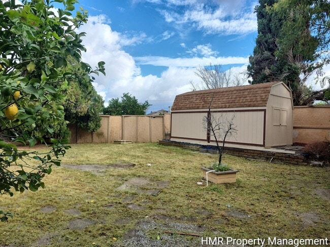 Building Photo - House on cul-de-sac with big back yard