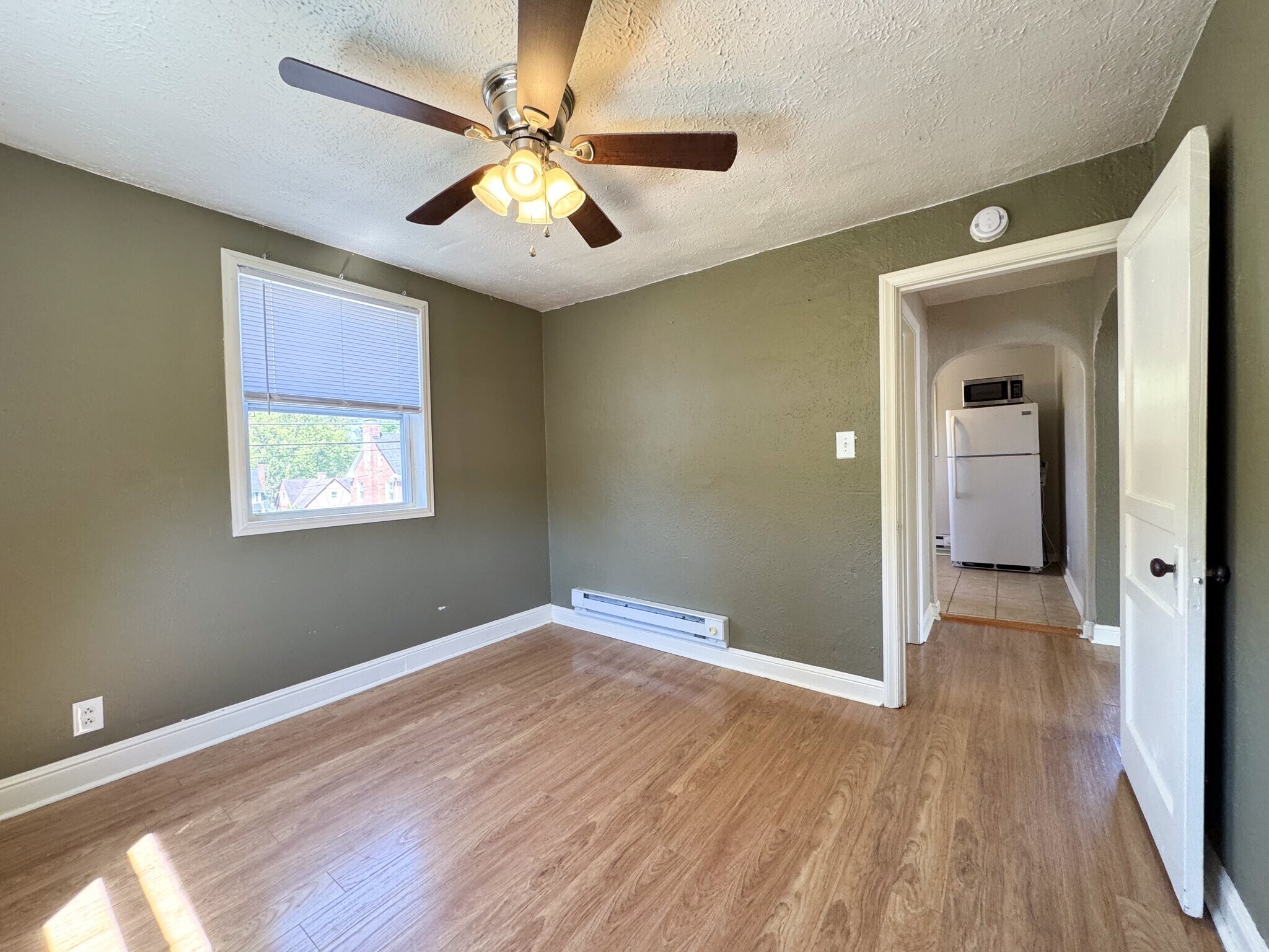 Building Photo - 321 S Walnut St