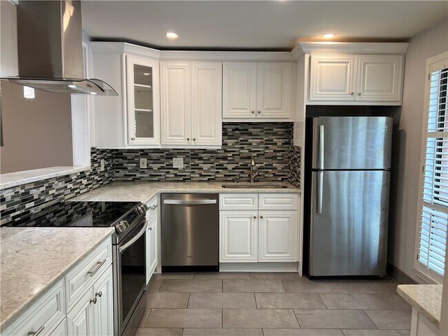 Building Photo - 2380 Newport Landing