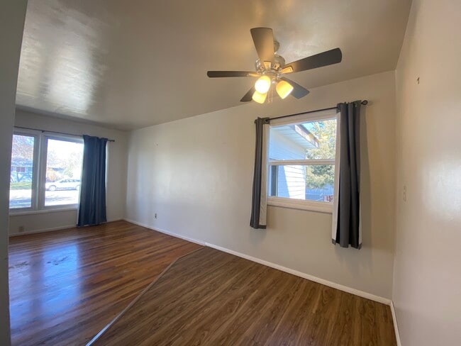 Building Photo - 989 Hobson St