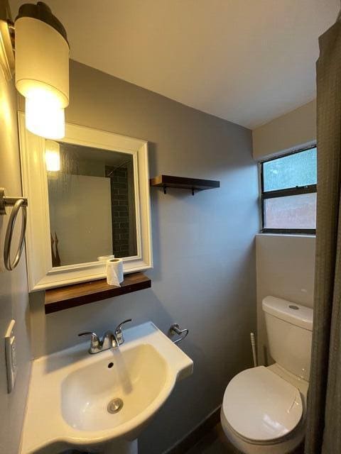 Building Photo - 919 Laurel Dr