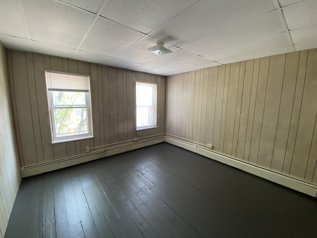 Building Photo - 222 N Pine St