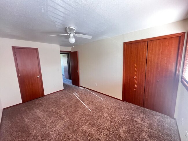 Building Photo - Condo with a golf course view