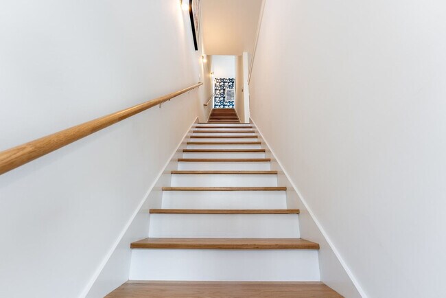 Building Photo - 87 Lucile St