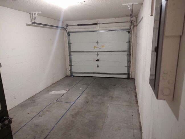 Building Photo - 2 bedroom home For rent