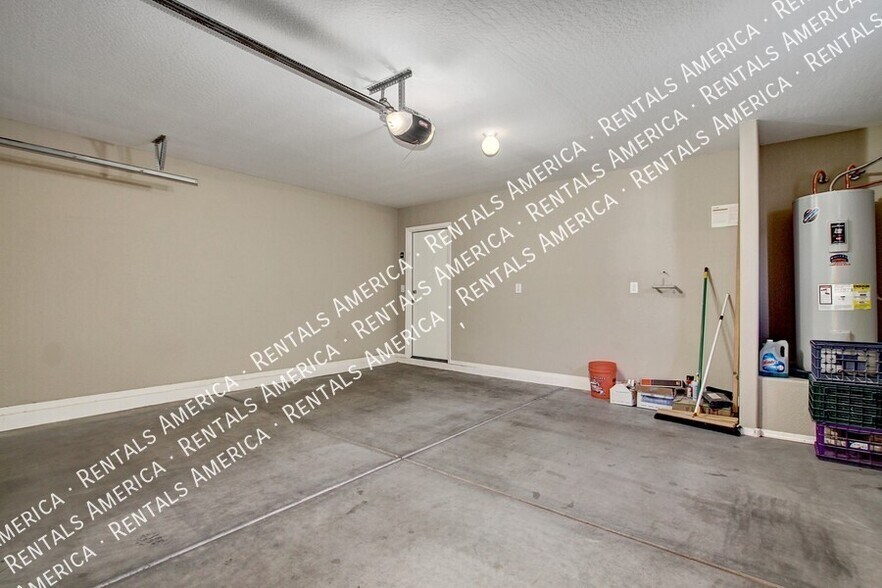 Building Photo - 2558 E Boston St