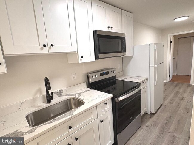 Building Photo - 7330 Sycamore Ave