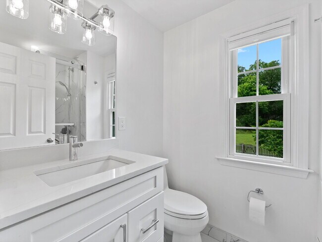 Building Photo - Your Dream Home Awaits!