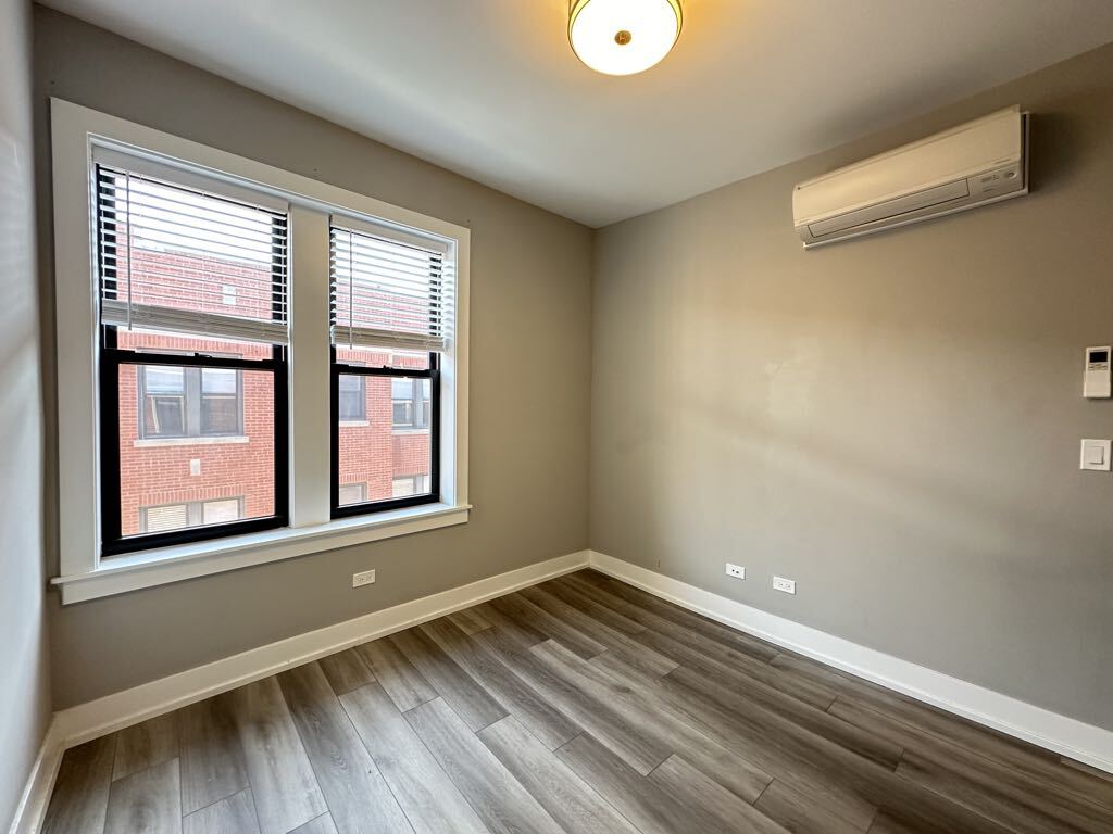 Building Photo - 3934 N Janssen Ave