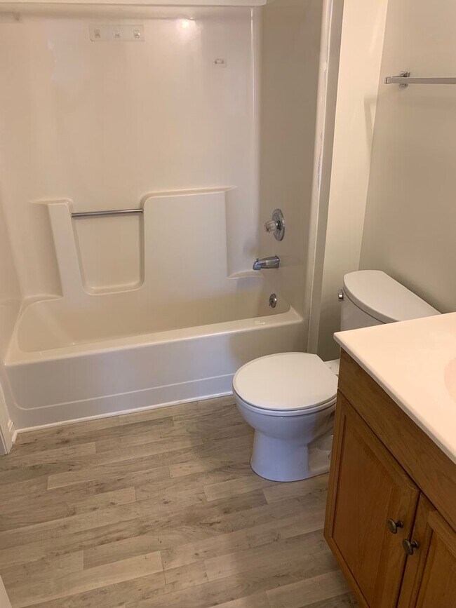 Building Photo - Two bedroom Condo in Renaissance Gardens