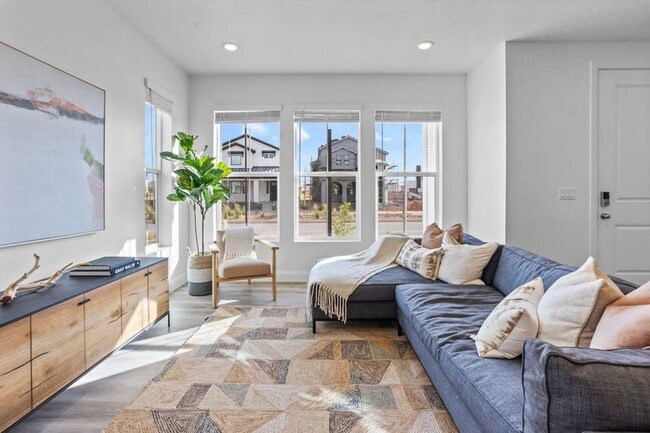Building Photo - Lagoon Living! 3 Bedroom Townhome with Res...