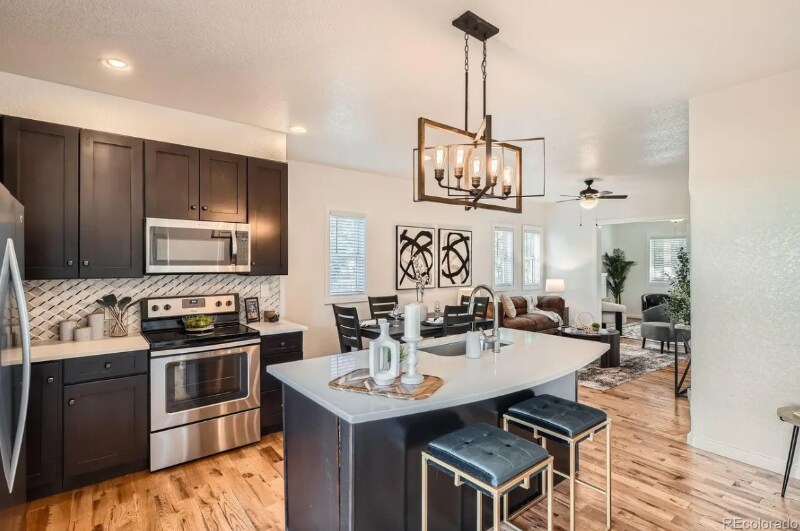 Building Photo - 2426 S Acoma St