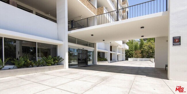 Building Photo - 8787 Shoreham Dr