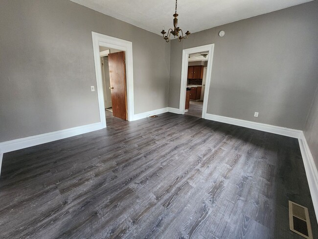 Building Photo - Three Bedroom Single Family Home!