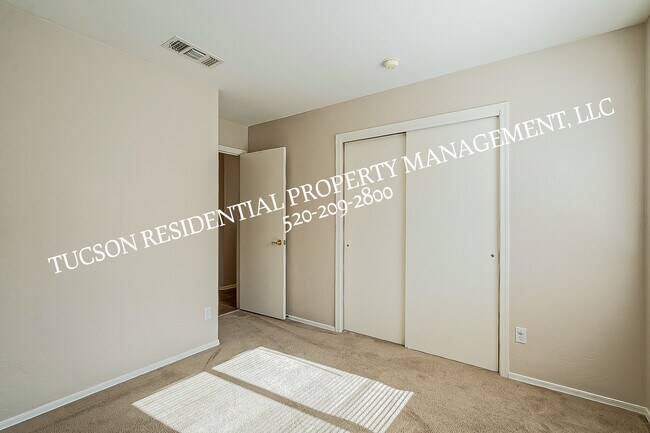 Building Photo - 7623 S Meadow Spring Way