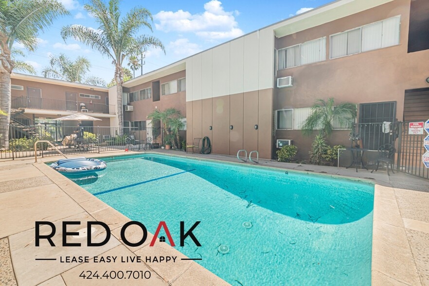 Building Photo - 15405 Vanowen St