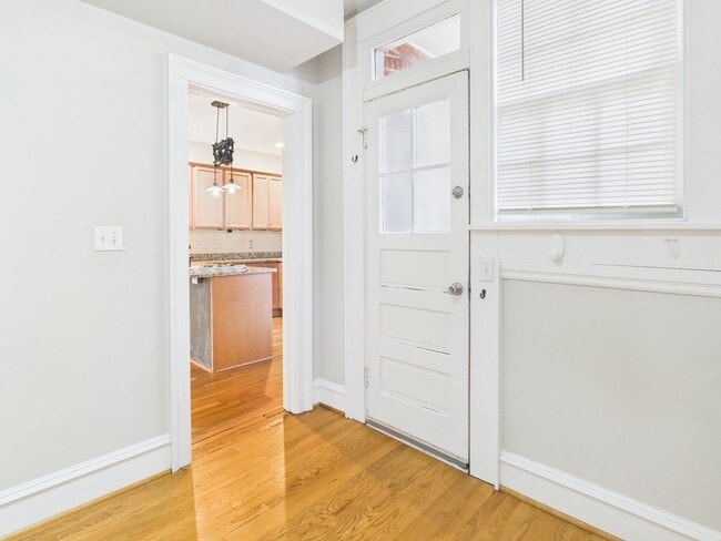 Building Photo - 2710 Stuart Ave