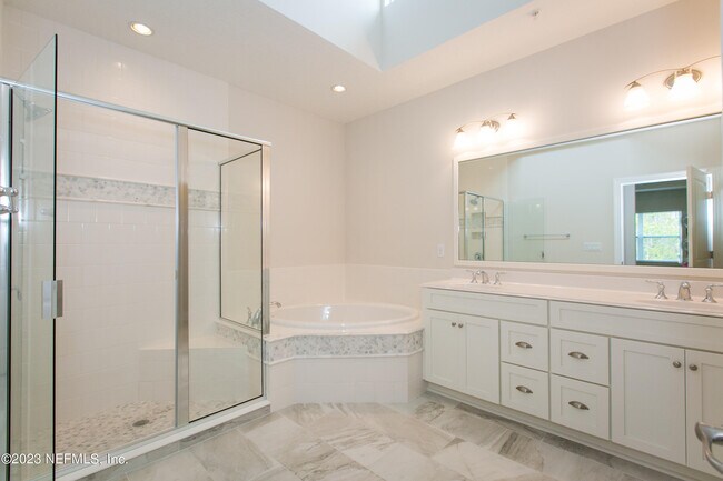 Building Photo - 136 Oyster Bay Way