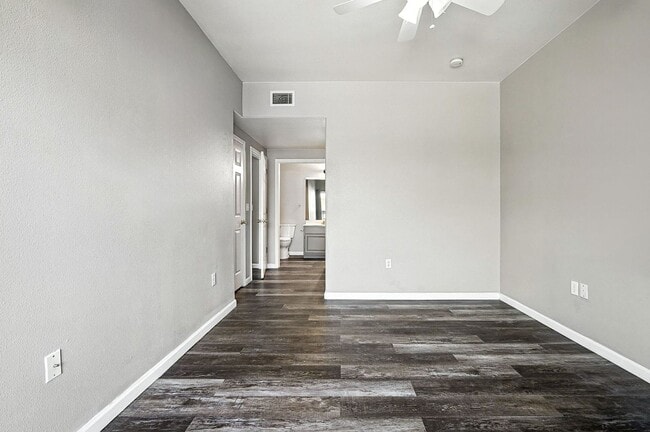 Building Photo - Immaculate Updated 2-Bedroom, 2-Bath Groun...