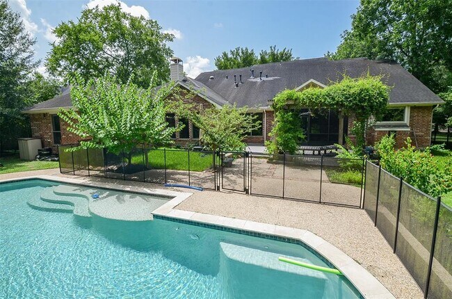 Building Photo - 7610 Breezeway Bend Ln