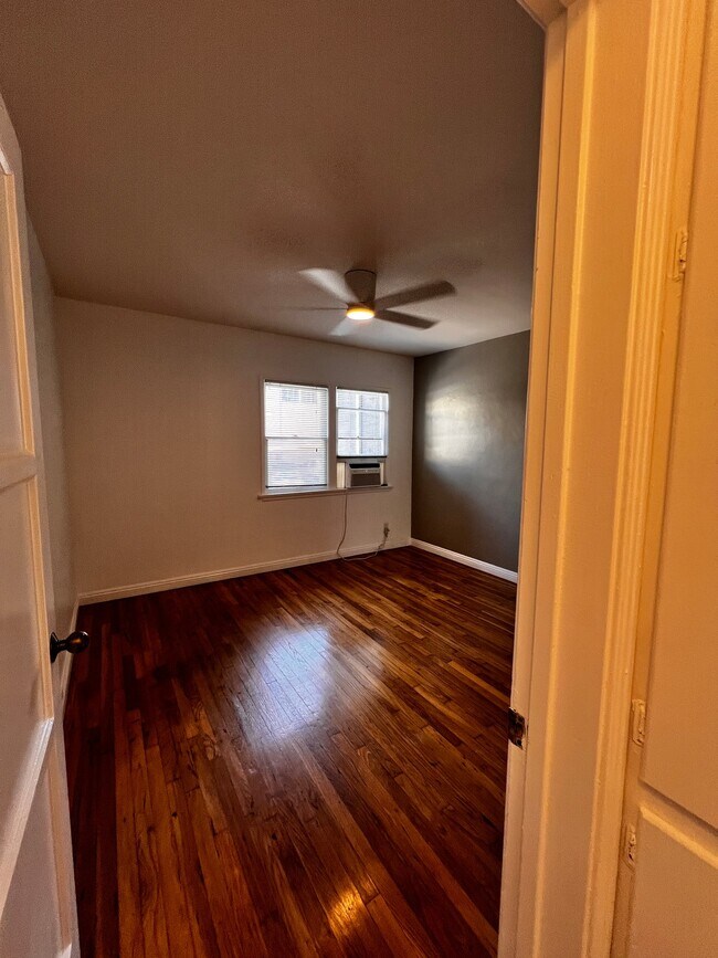 Building Photo - 3880 Roble Vista Dr