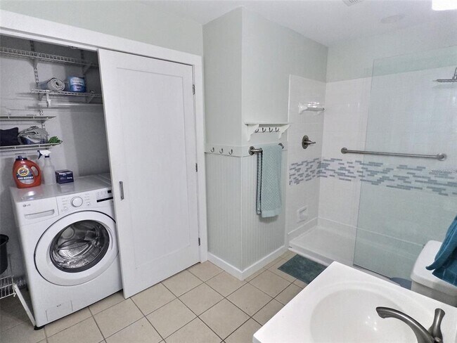 Building Photo - 1431 Paloma Ln