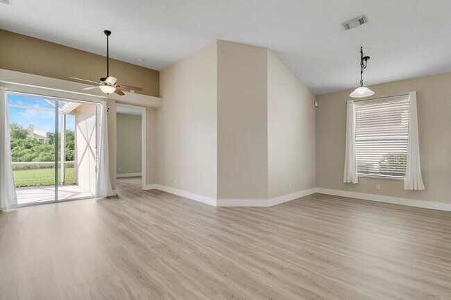 Building Photo - 726 SW Aruba Bay