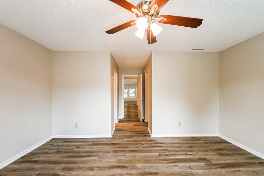 Building Photo - 8835 Youngs Creek Ln