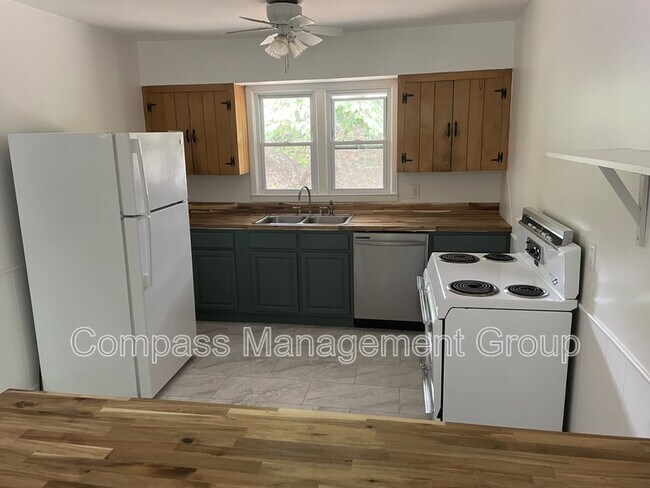 Building Photo - 2911 Davis St SE