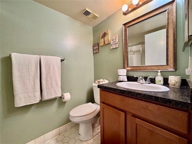 Building Photo - 2700 Cove Cay Dr