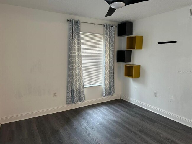 Building Photo - 5291 Images Cir