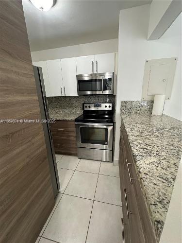 Building Photo - 8810 Fontainebleau Blvd