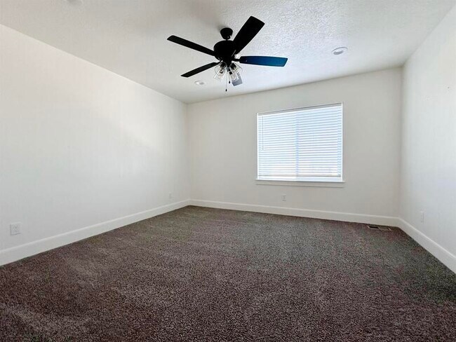 Building Photo - 250 W 1200 S