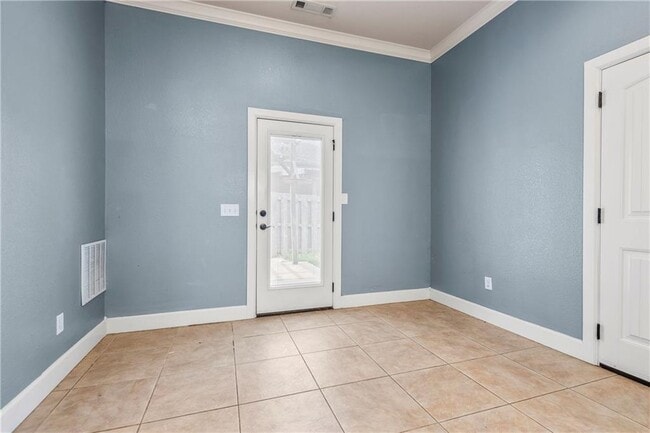 Building Photo - 5207 S 65th Pl
