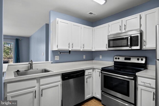 Building Photo - 703 Quail Rd