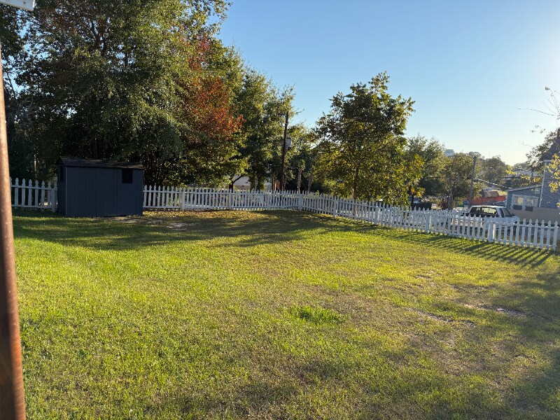 Building Photo - 2451 Gervais St