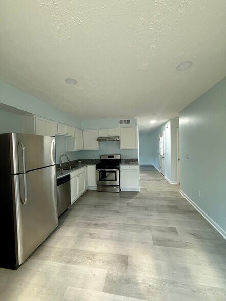 Building Photo - 5075 Forest Downs Ln