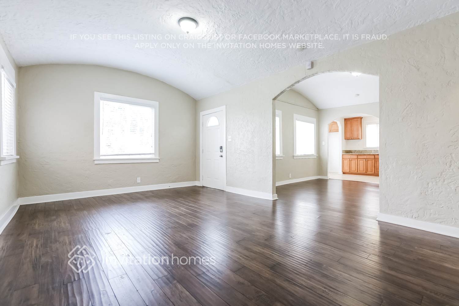 Building Photo - 2627 S Dunsmuir Ave