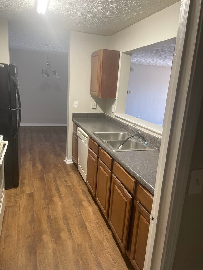 Building Photo - New Flooring Great Location!