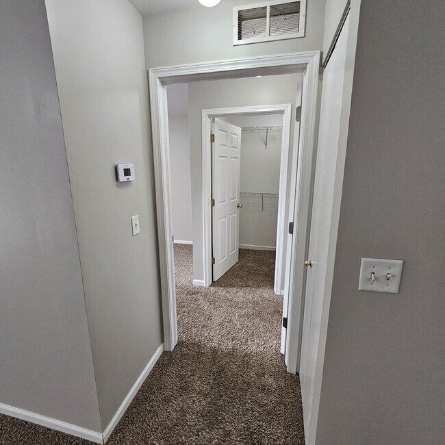 Building Photo - 2 Bedroom, 2 Bathroom Condo with Attached Garage, Private Patio, Clubhouse, Pool, Close to Expres...